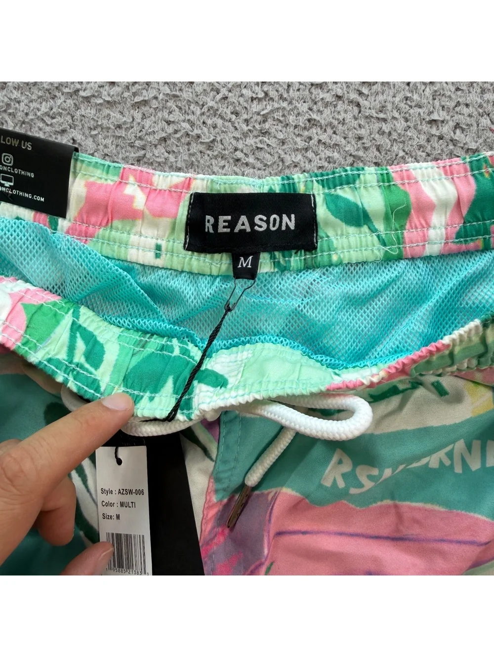 NWT Reason Tropical Vibes Cargo Swim Trunks Men’s Medium Green Pink Graphic